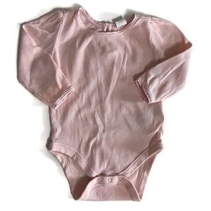 🌱2 for $15🌱 Gap long sleeve onesie *Size 6-12 months